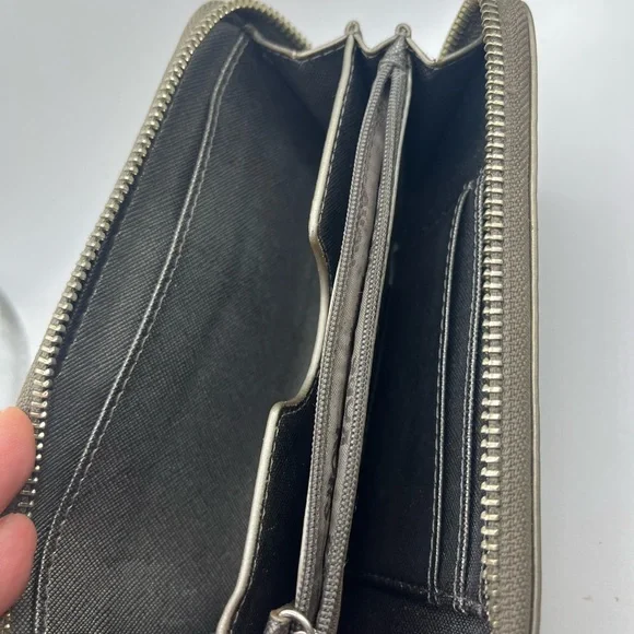 Michael Kors metallic logo wallet - zip around - Picture 5 of 11